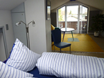 Bett Blick Richtung Balkon